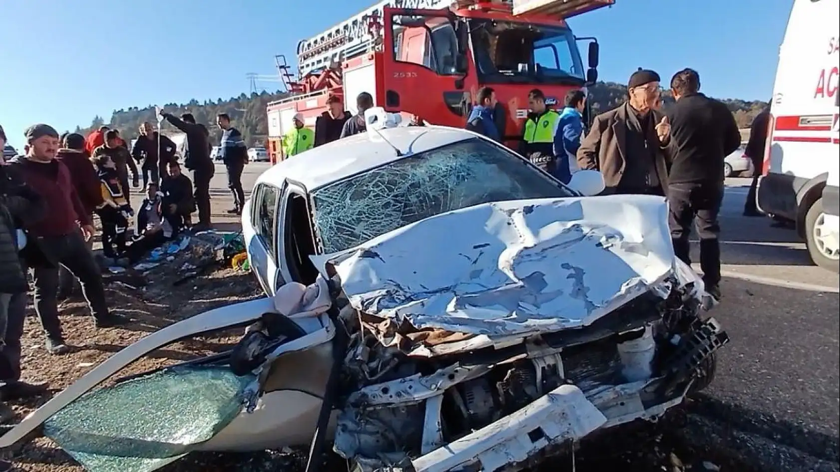 Burdur- Fethiye karayolunda 3 araç çarpıştı, 1 ölü, 5 ağır yaralı