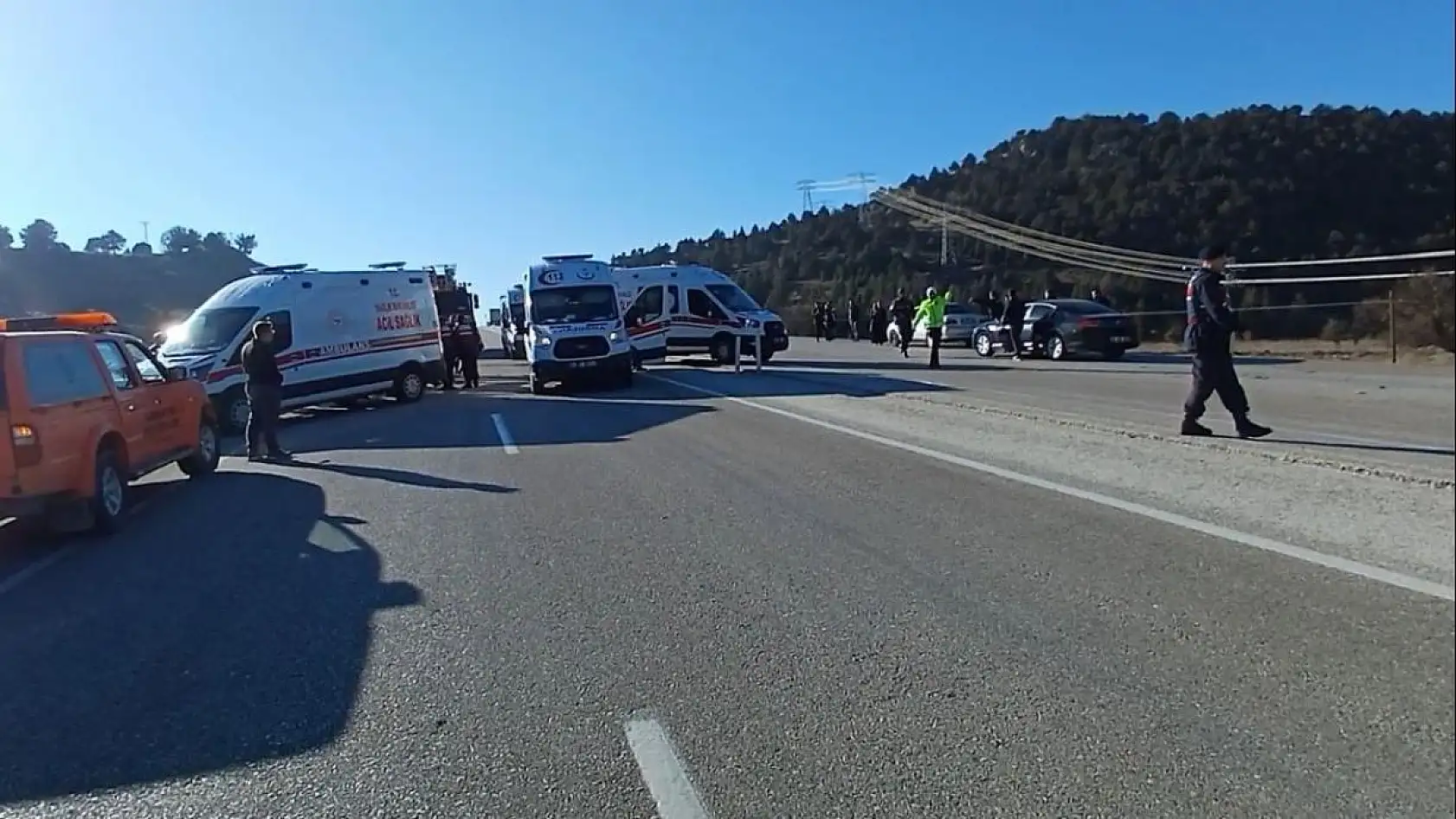 Burdur- Fethiye karayolunda 3 araç çarpıştı, 1 ölü, 5 ağır yaralı