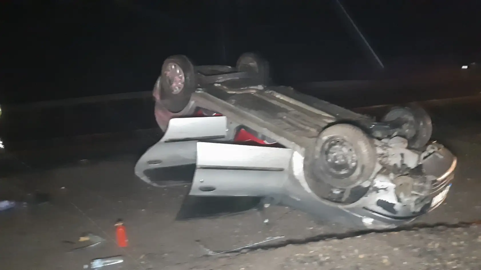 Takla atan otomobil ters döndü: 1'i bebek 4 yaralı