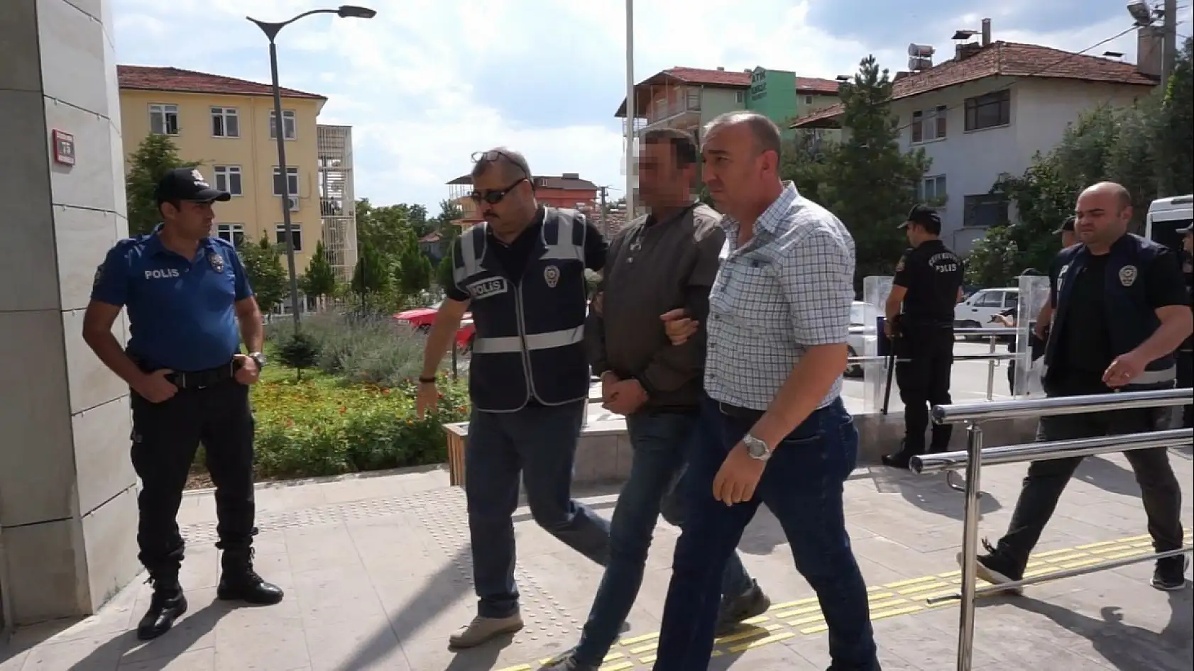 Burdur'da alacak verecek meselesi yüzünden baba oğlu öldüren sanığın yargılanmasına başlandı