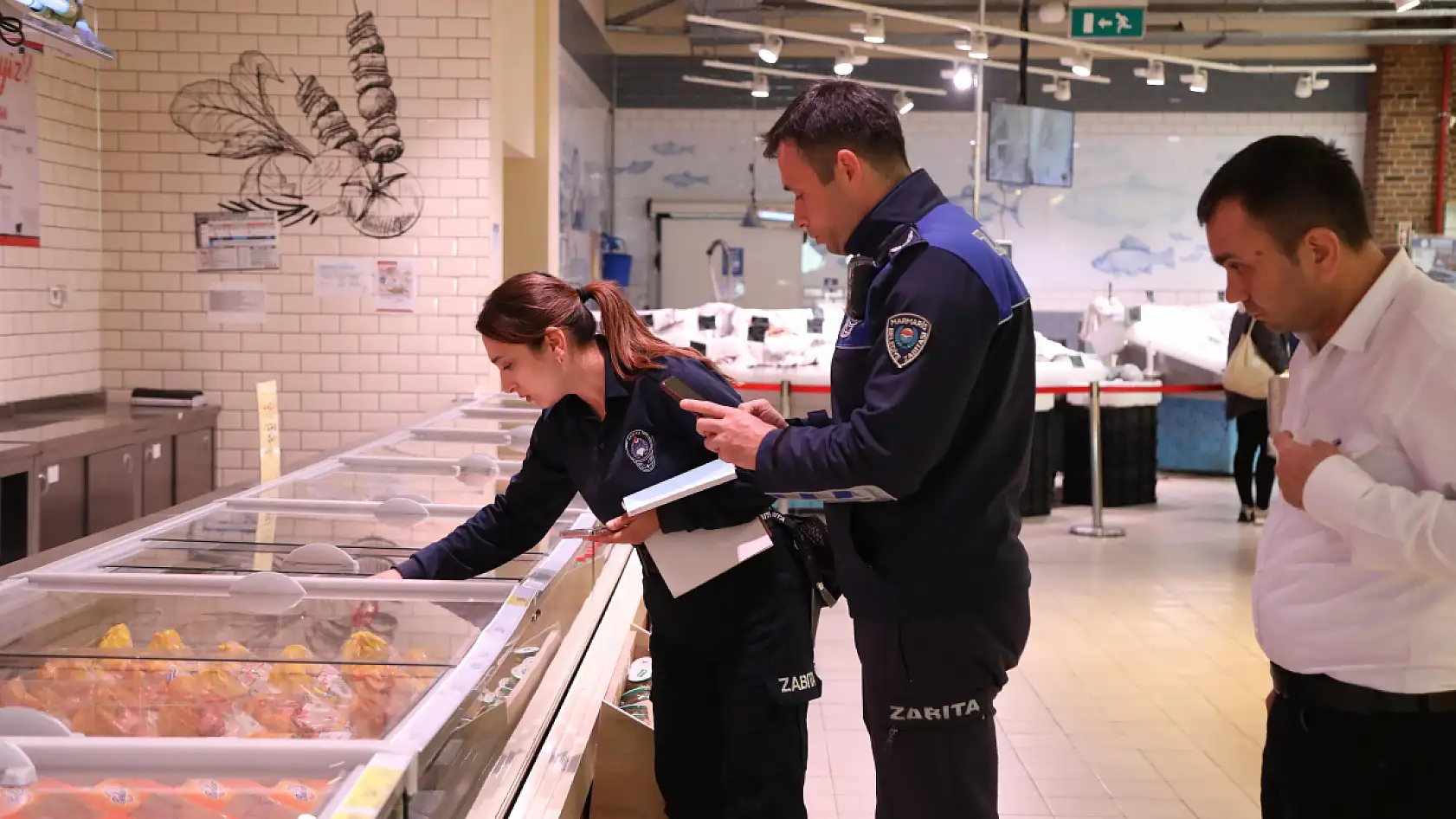 Marmaris'te zabıtadan market denetimi