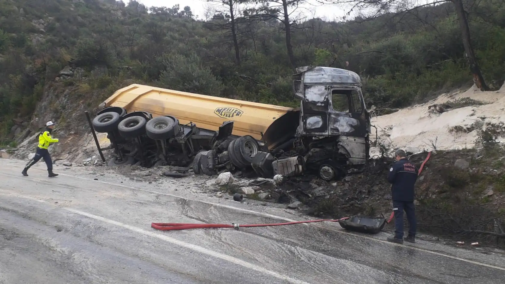 Muğla'da tır sürücüsü feci şekilde yanarak can verdi