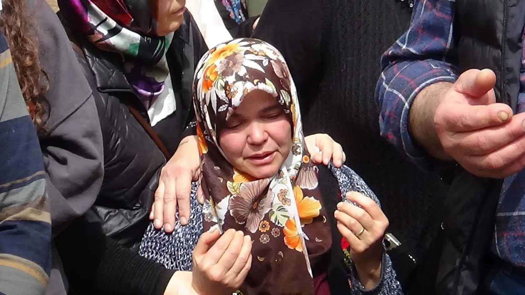 26 yıldır gözü gibi baktığı engelli oğlunu kaybeden anne, 'Yılın Annesi' seçildi