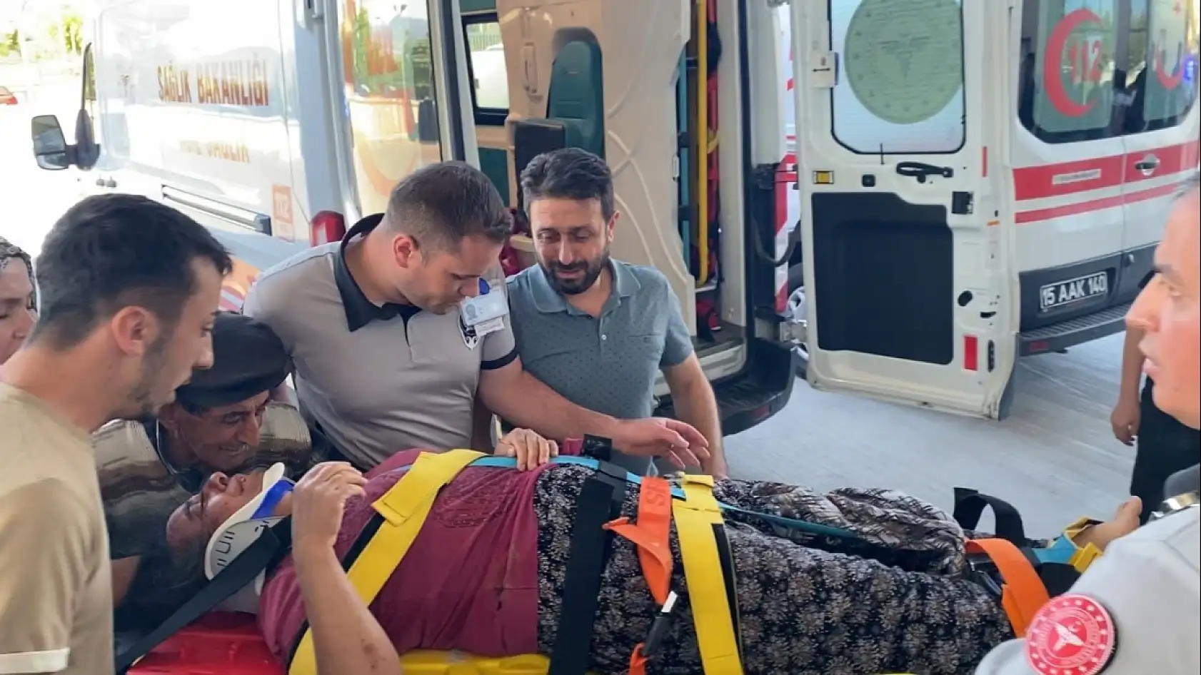 Devrilen traktörün altında kalan 11 yaşındaki çocuk öldü, 4 kişi yaralandı