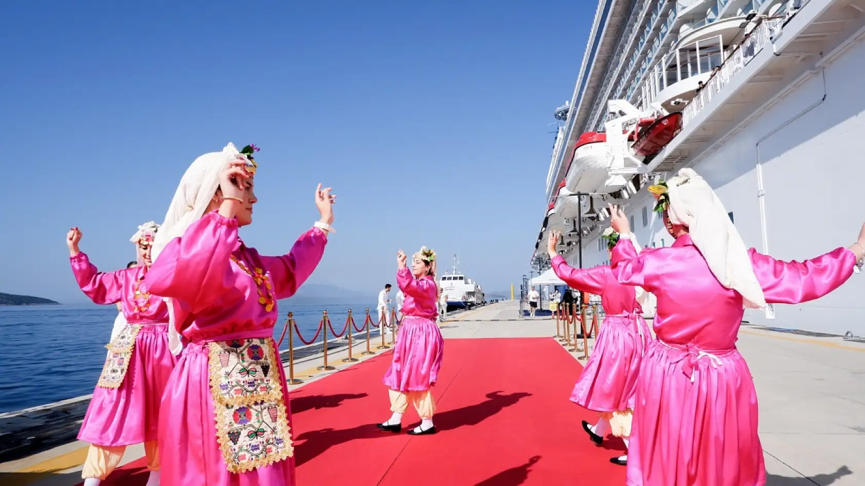 Malta bayraklı kruvaziyer Bodrum'a ilk seferini yaptı