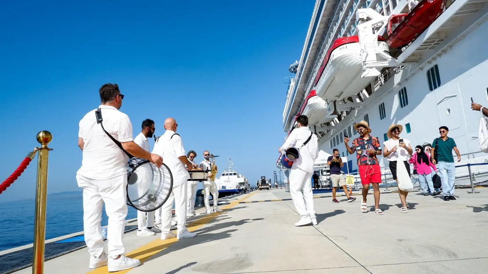Malta bayraklı kruvaziyer Bodrum'a ilk seferini yaptı