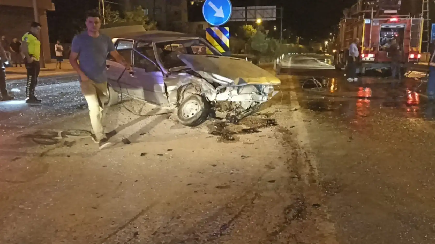 İki otomobil kafa kafaya çarpıştı: 1'i ağır 2 yaralı