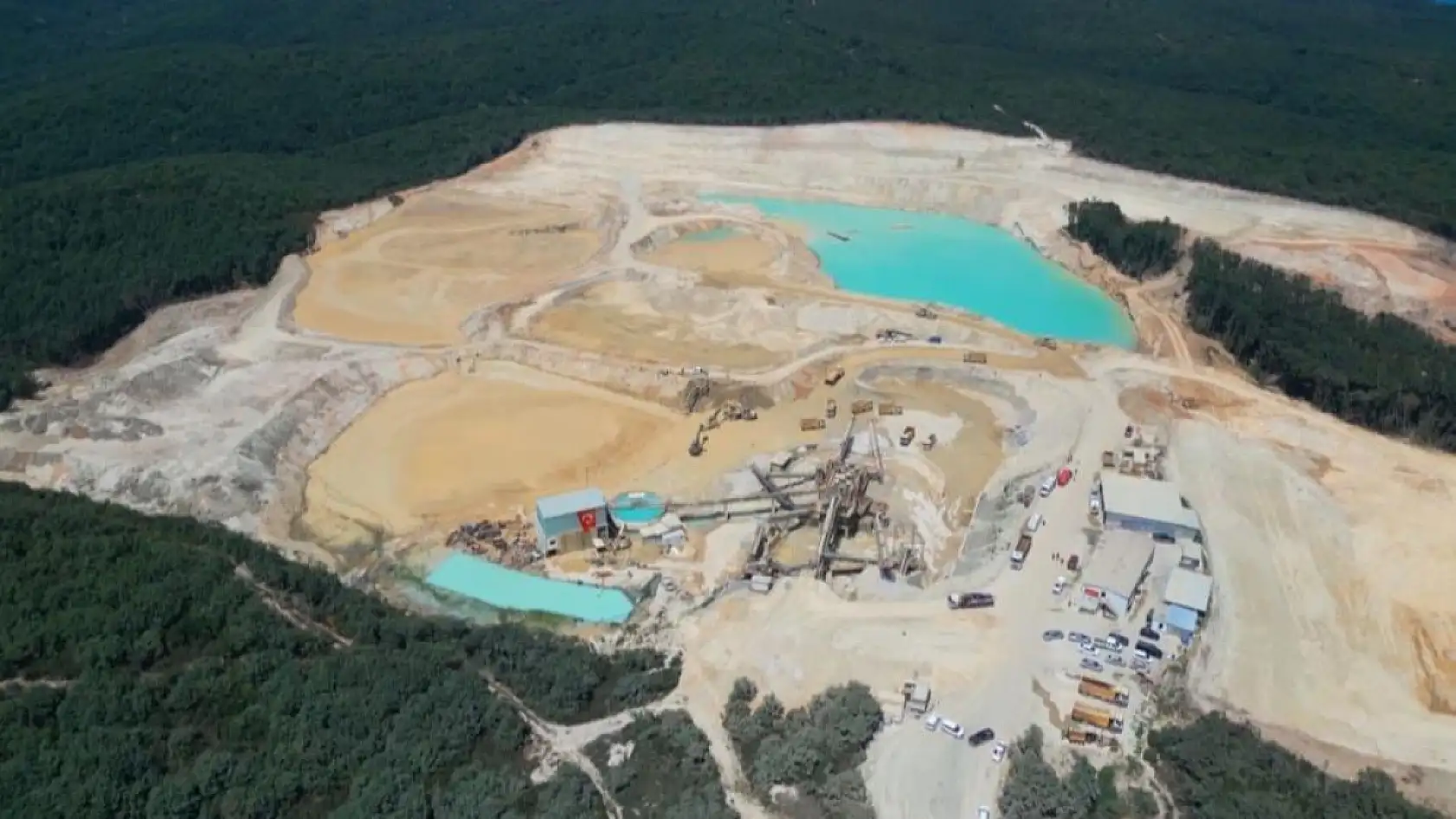 İstanbul'da Kum Ocağında Feci Kaza: Operatör Hayatını Kaybetti