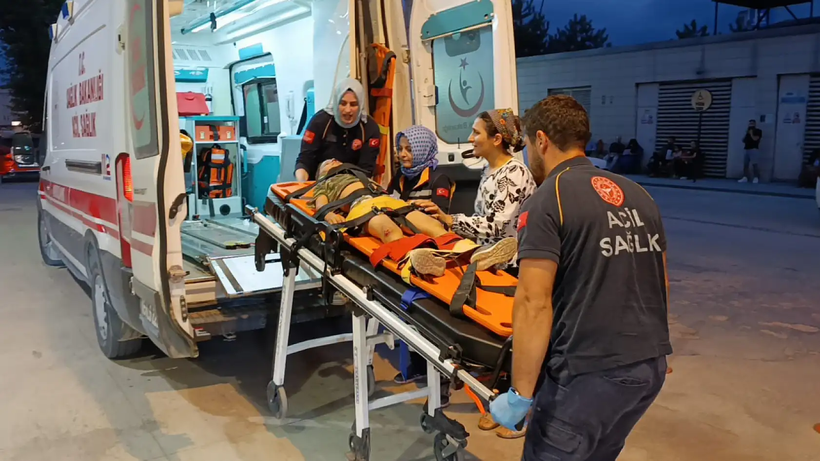 Otomobilin çarptığı bisikletli çocuk ağır yaralandı