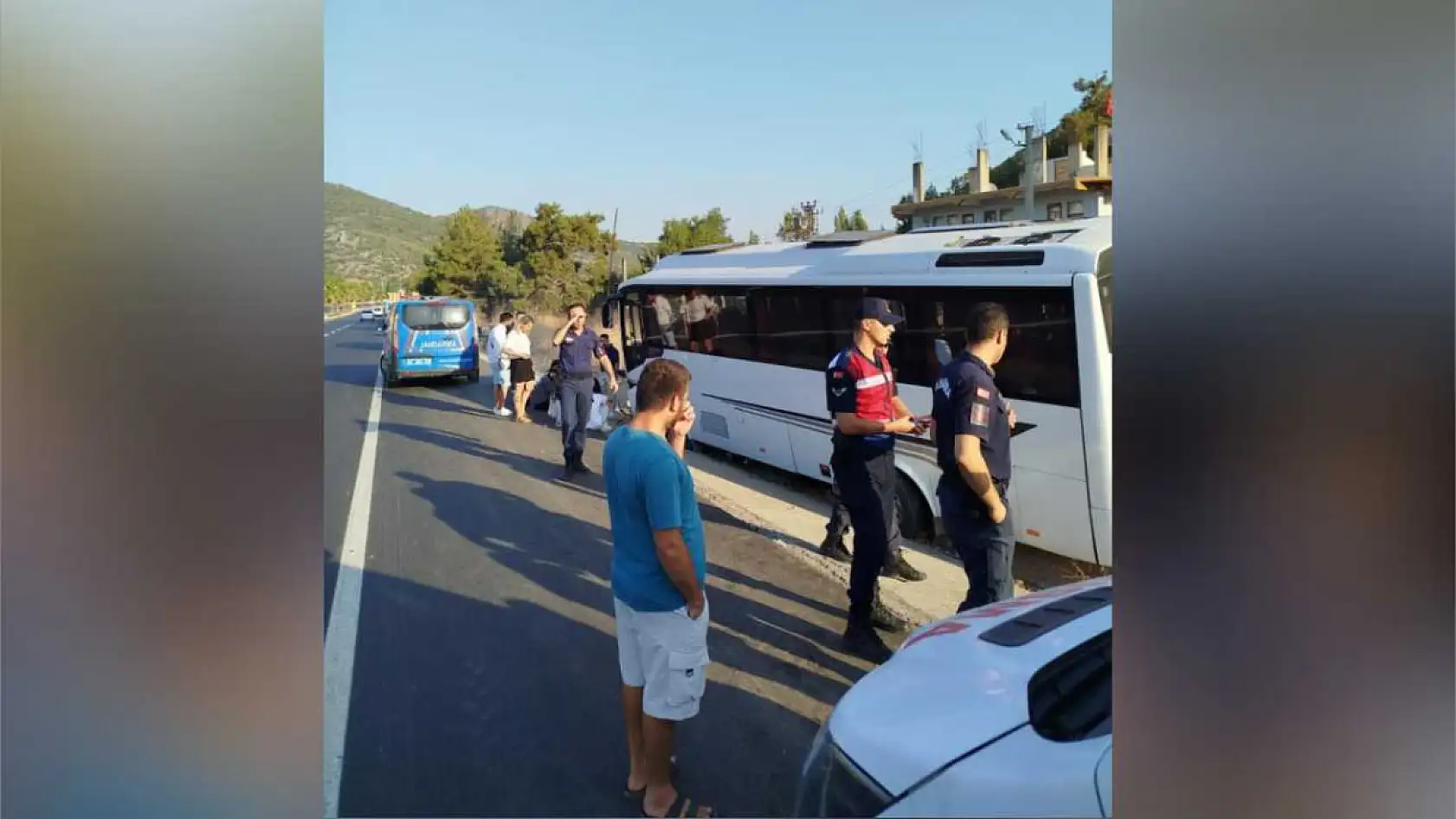Antalya'da tur otobüsü drenaj hendeğine girdi: 23 yaralı