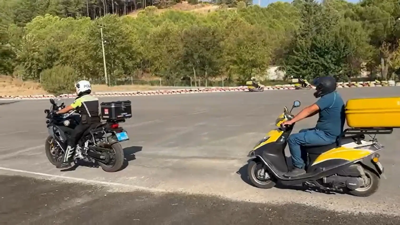 Muğla'da motosikletli kuryelere güvenli sürüş eğitimi verildi