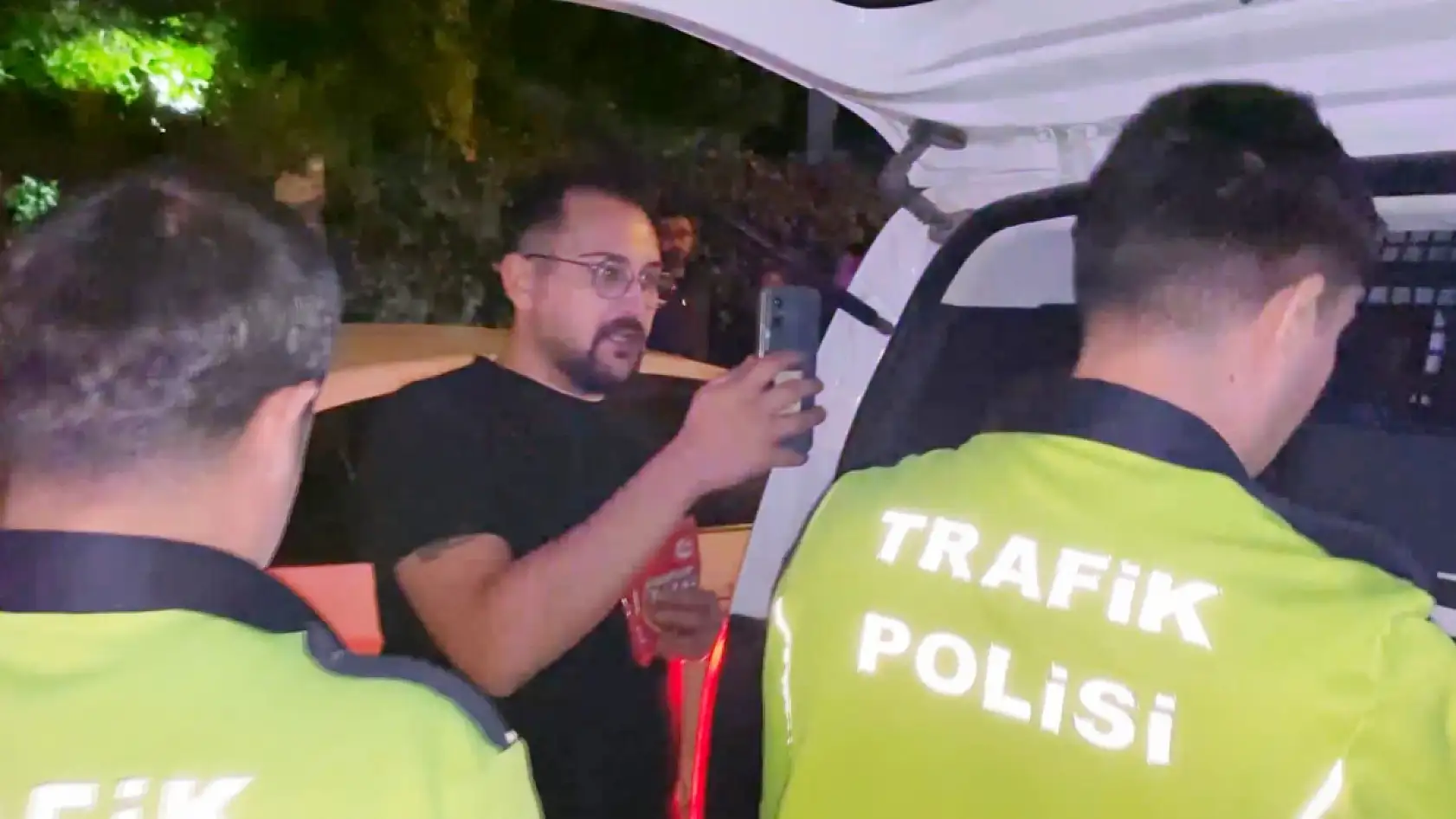 'Artistlik yapıyorum' dedi, kraker yiyip polise zor anlar yaşattı
