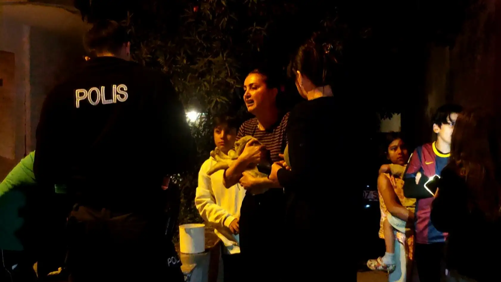 Yangında 2 kedi telef oldu, sahipleri gözyaşlarına boğuldu