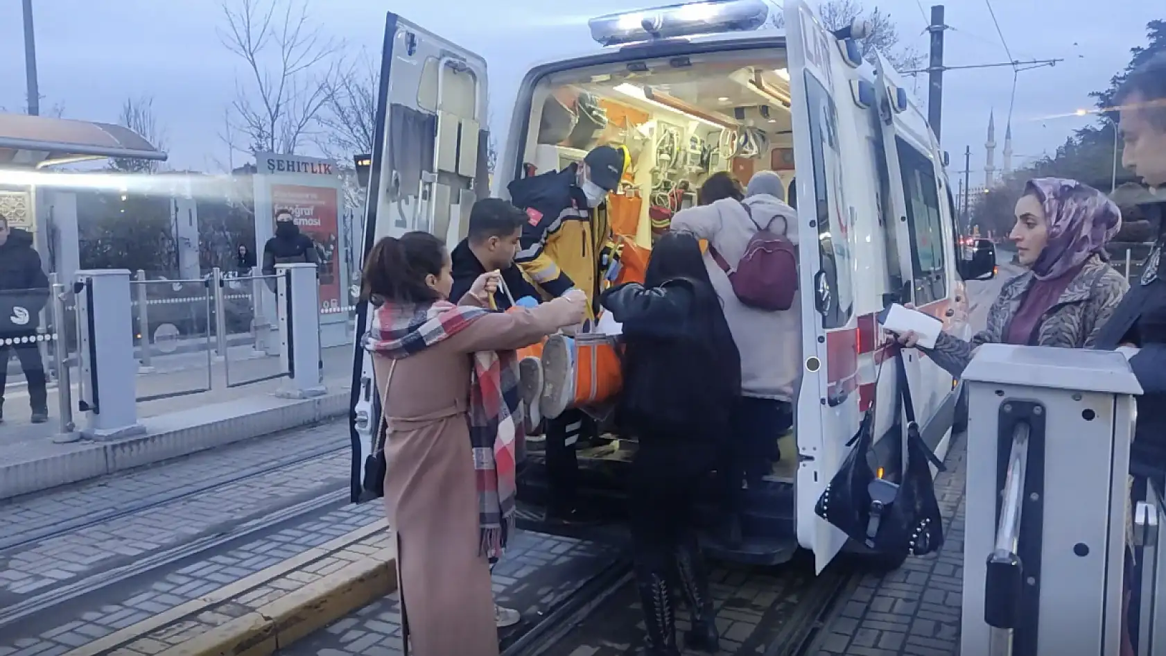 Liselilerin kavgası kanlı bitti: 1 yaralı