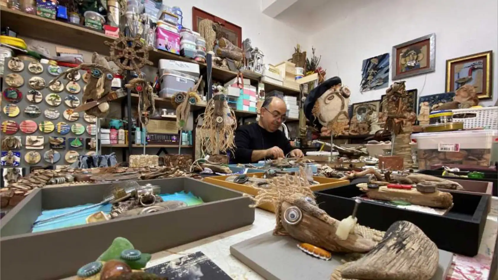 Denizden çıkan odunlar sanata dönüşüyor