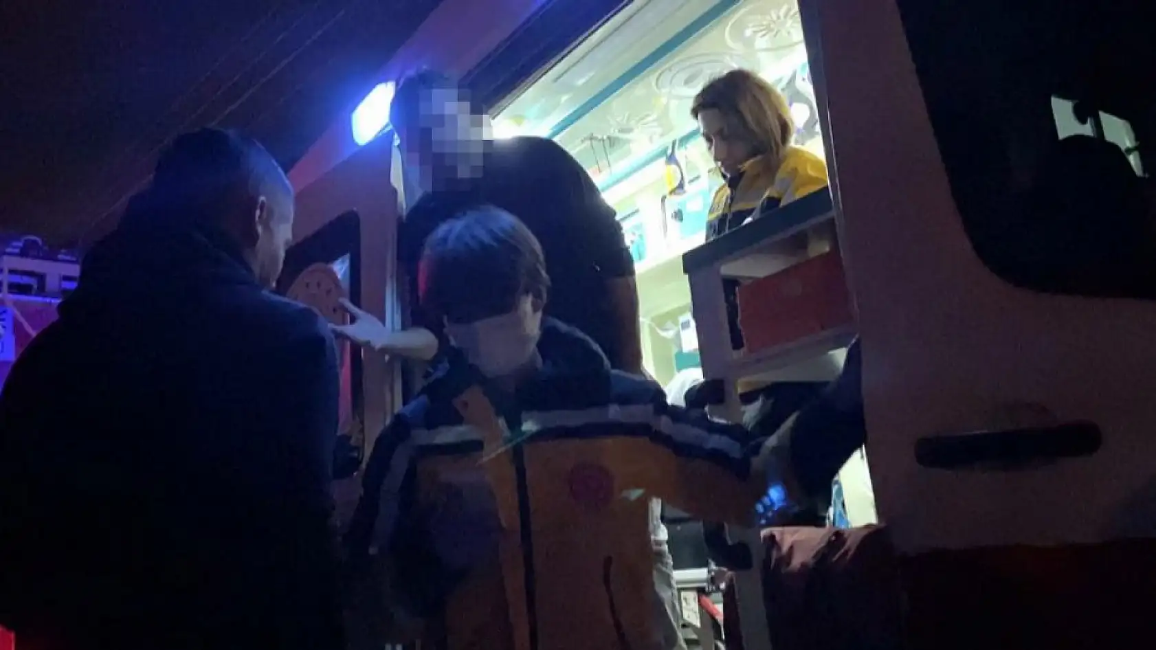 Alkollü sürücü polislerden polis istedi: 'Emniyeti arayın buraya polis ekipleri gelsin'