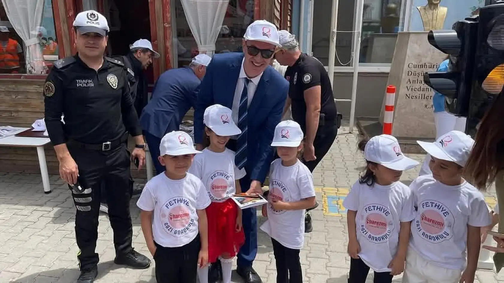 Fethiye'de Miniklere Trafik Eğitimi: Kaymakam Ertaş'tan Trafik Haftası Ziyareti