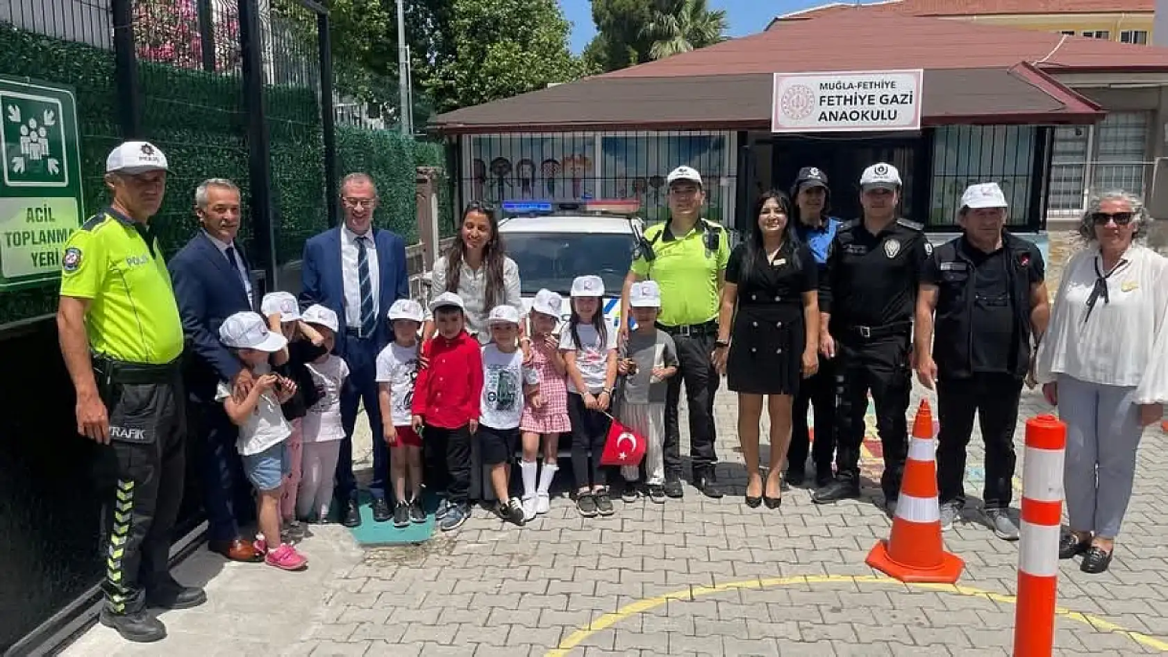 Fethiye'de Miniklere Trafik Eğitimi: Kaymakam Ertaş'tan Trafik Haftası Ziyareti