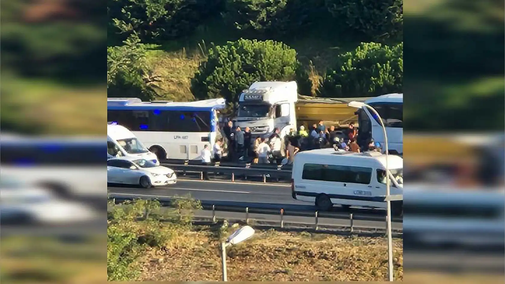 İstanbul'da TEM Otoyolu'nda Feci Kaza: 1 Ölü, 16 Yaralı