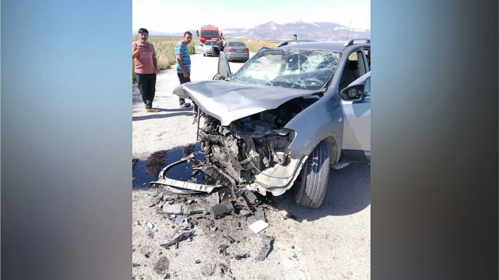 İki otomobil kafa kafaya çarpıştı: 6 yaralı