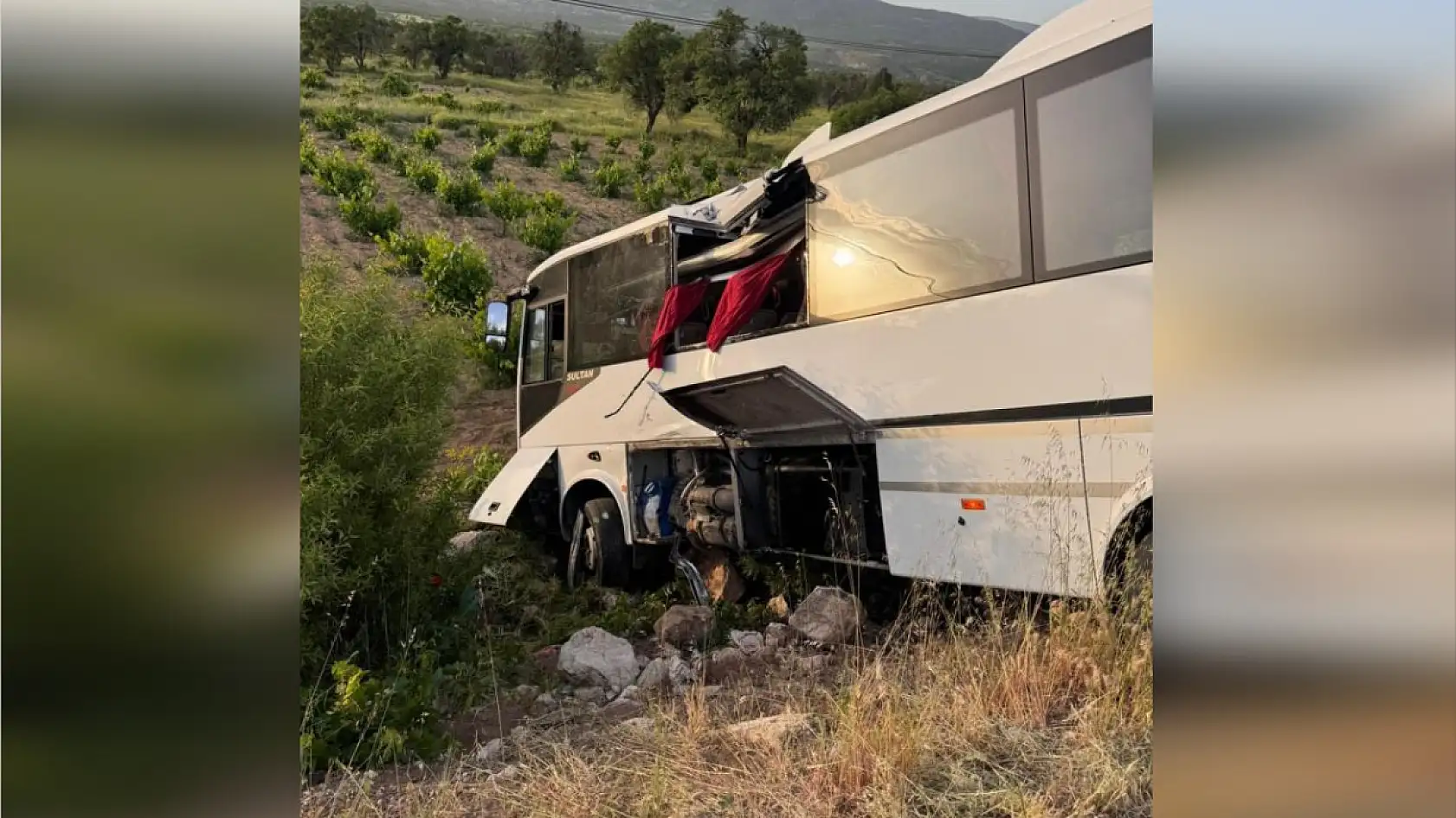 Isparta-Afyon Yolu'nda Feci Kaza: 27 Yaralı