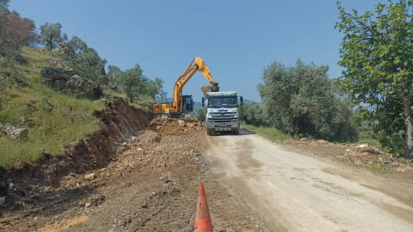 Büyükşehir'den Milas'ın kırsal mahallesine ulaşım yatırımı