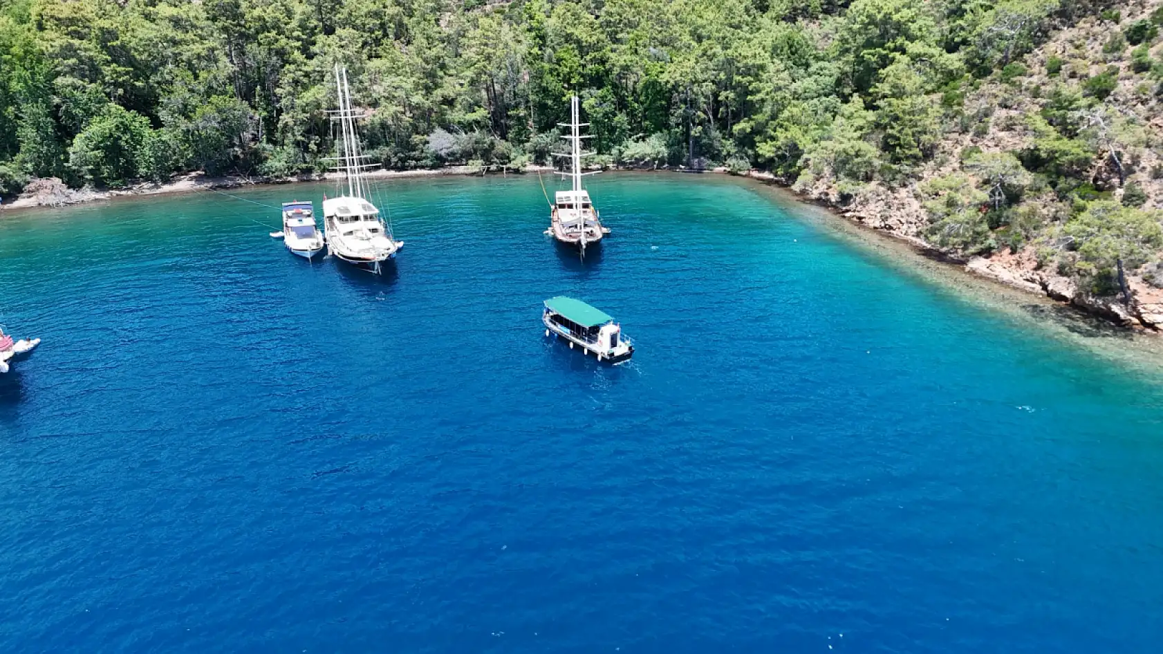 Muğla'da atıklar toplanıyor, denizler korunuyor