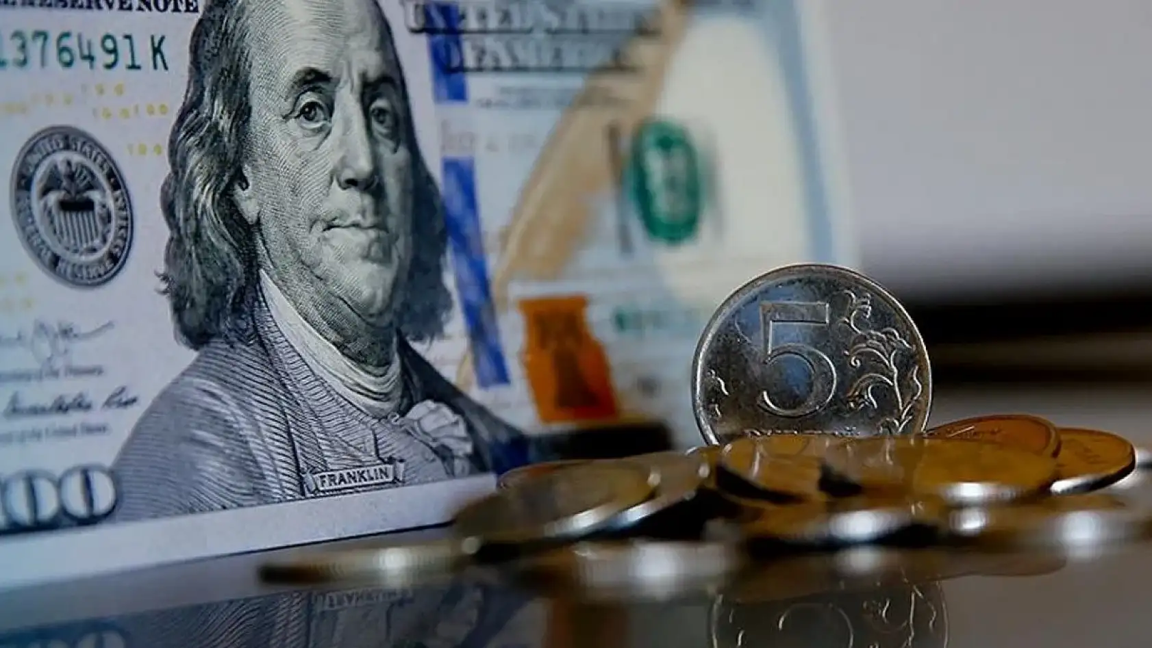 Dolar zayıflıyor, Euro ve Sterlin son yılların zirvesinde 'Euro tarihi rekor kırdı'