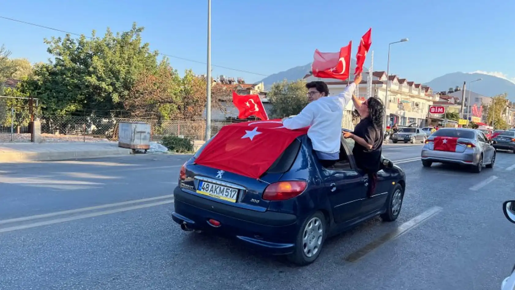 Fethiye'de Belediye Destekleriyle Cumhuriyet Konvoyu Düzenlendi