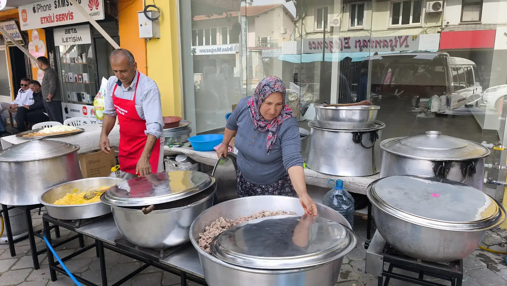 Fethiye'de çarşı esnaflarından iftar yemeğine davet