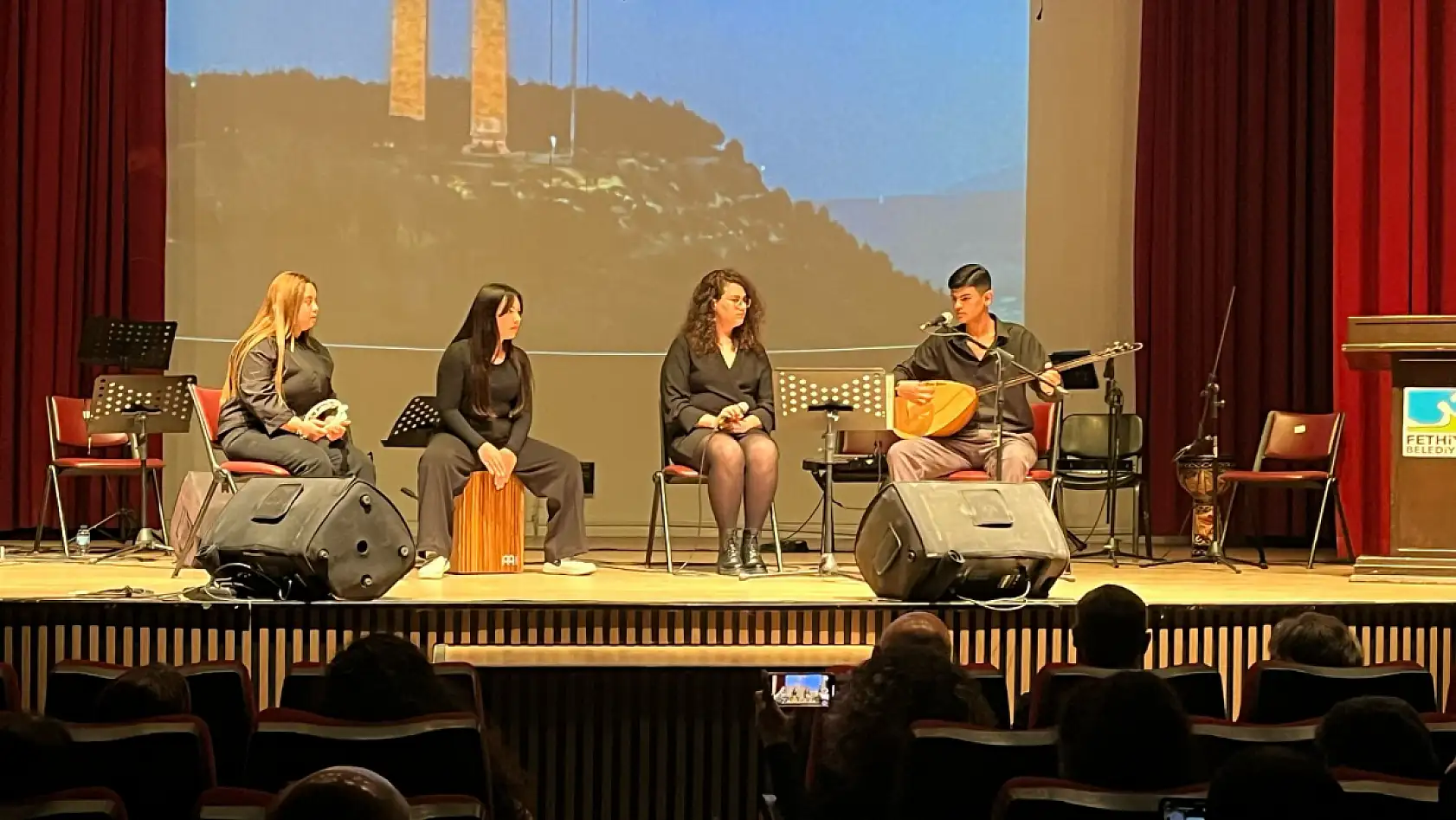 Şehitler için Fethiye'de 'Destansı Türküler' konseri gerçekleştirildi