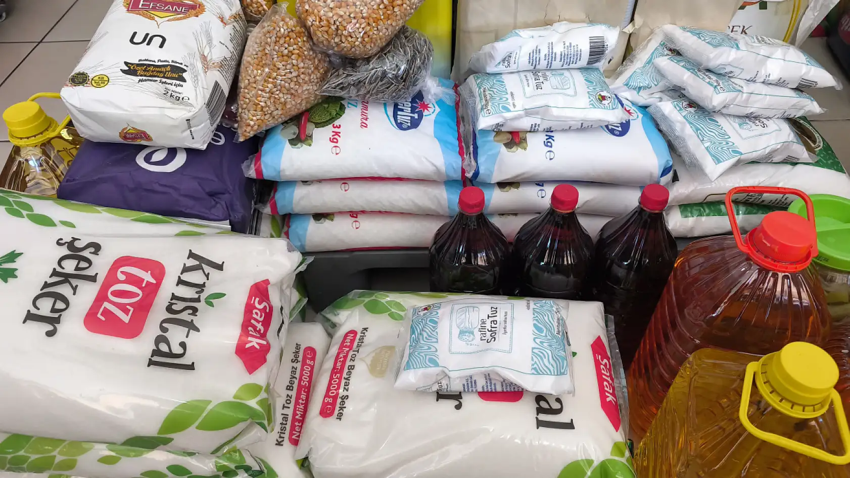 Fethiye'de Ramazan hazırlıkları başladı: Marketlerde hurma ve koli satışları arttı