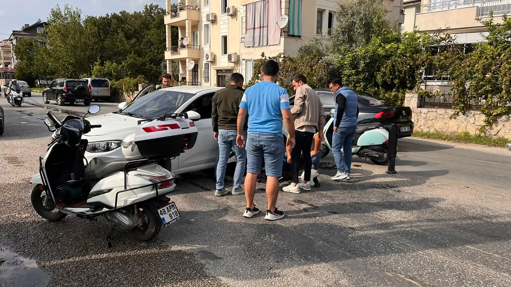 Fethiye'de otomobil, motosikletli kadına çarptı: 1 yaralı