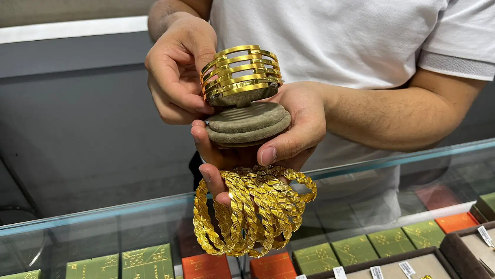 Fethiye'de düğün sezonu açıldı! Hangi altın grubuna yoğun ilgi var Altın fiyatları ne durumda..