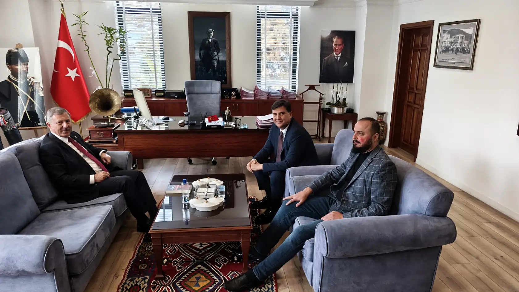 Muğla Milletvekili Özdağ, Fethiye Belediye Başkanı Karaca'yı Ziyaret Etti