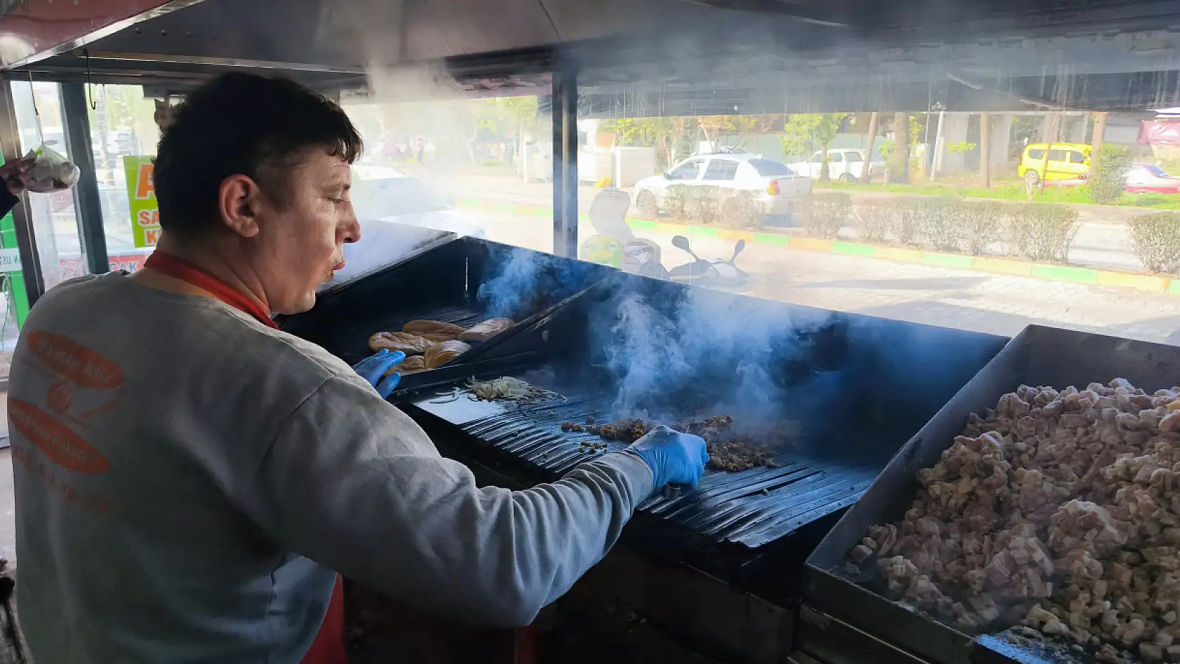 Fethiye'de Kokoreç Ustası Osman Koyuncu'dan Lezzet Sırları