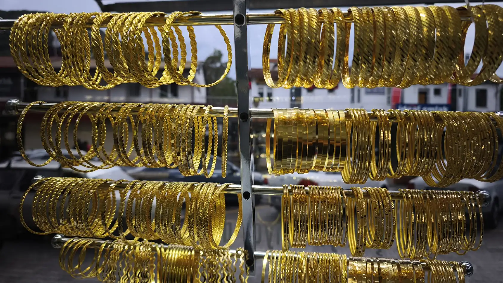 Fethiye Kuyumculuk satış temsilcisi Ulutürk, 'Altında yükseliş sürüyor'