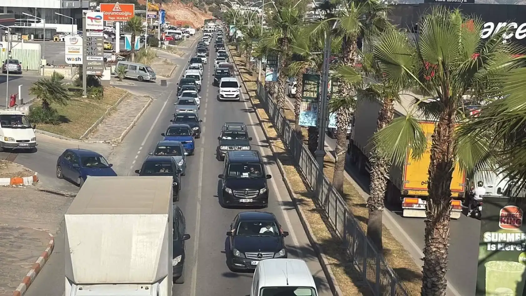Akın akın geldiler! Kurban Bayramı'nda Bodrum'a 24 saatte 50 bin araç girdi