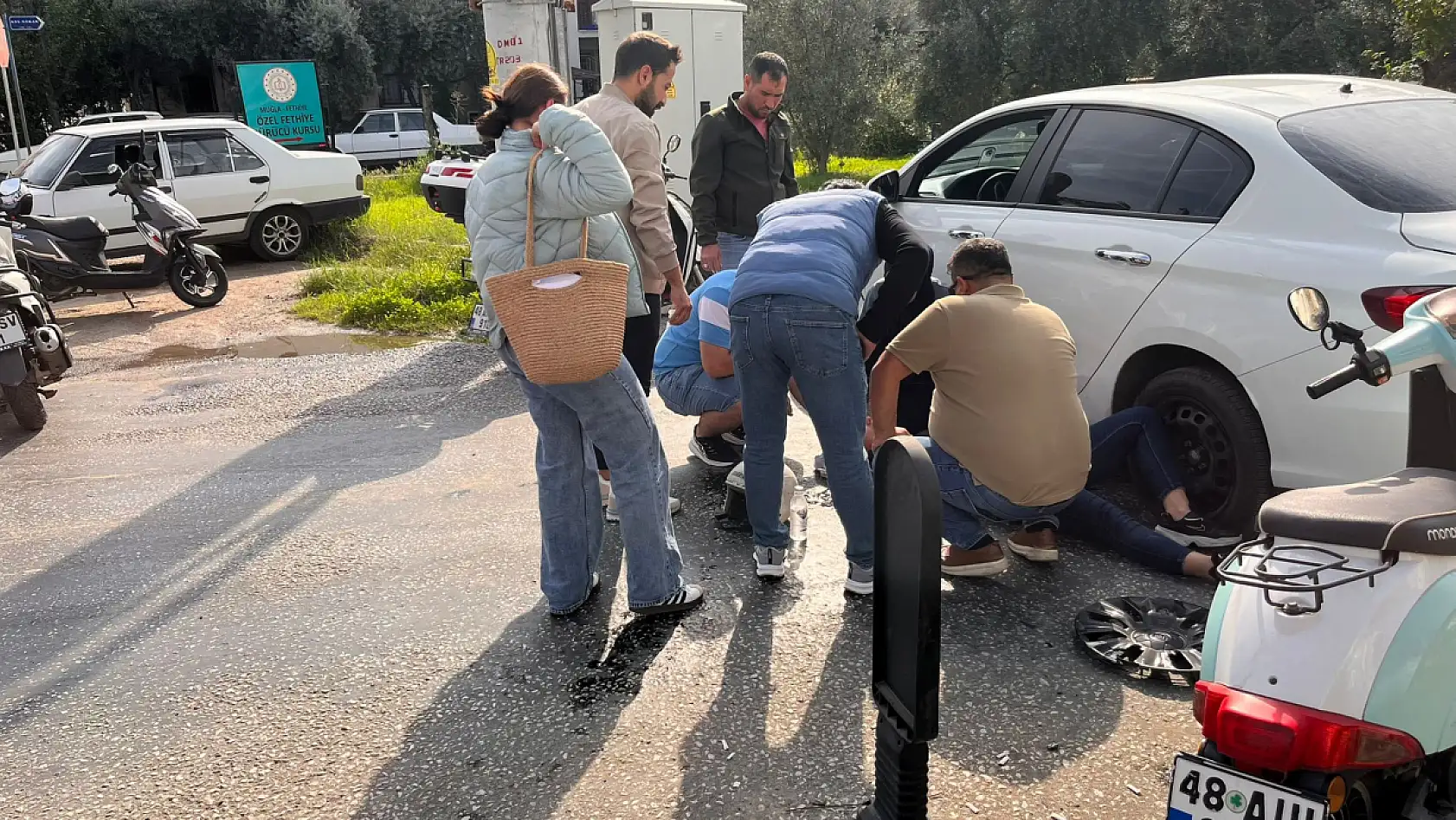 Fethiye'de otomobil, motosikletli kadına çarptı: 1 yaralı