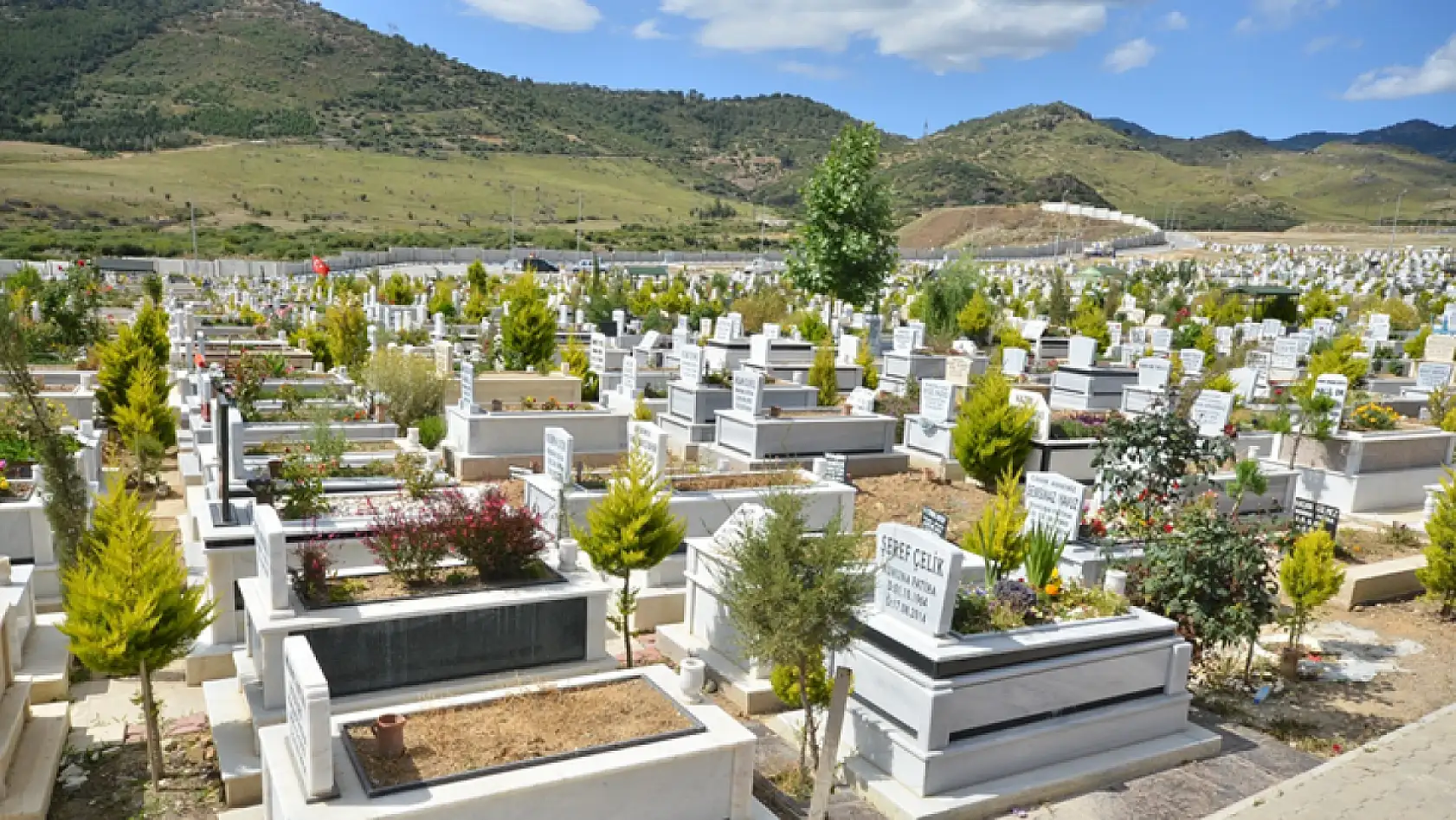 Fethiye'de mezar fiyatları dudak uçuklattı