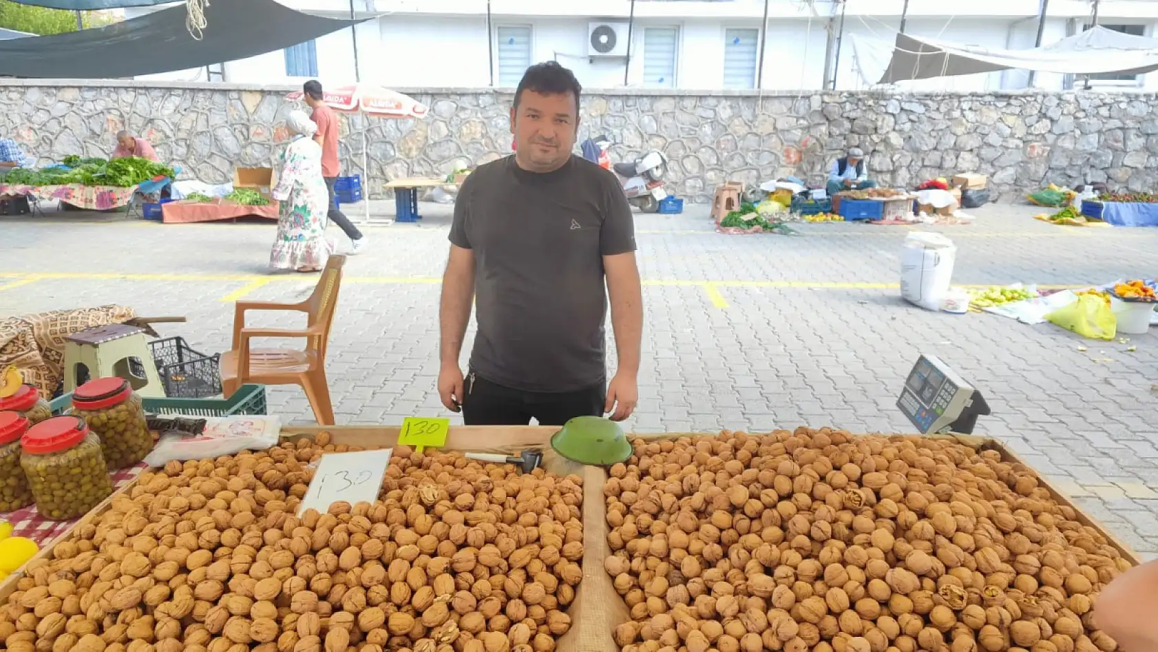 Üretici Pazarında Cevizin Faydası da Çok Alıcısı da