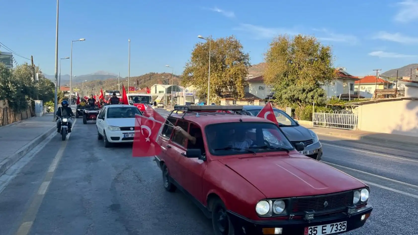 Fethiye'de Belediye Destekleriyle Cumhuriyet Konvoyu Düzenlendi
