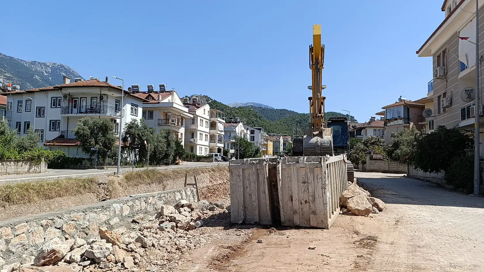 Fethiye'de dere ıslah çalışmaları esnafı etkiliyor