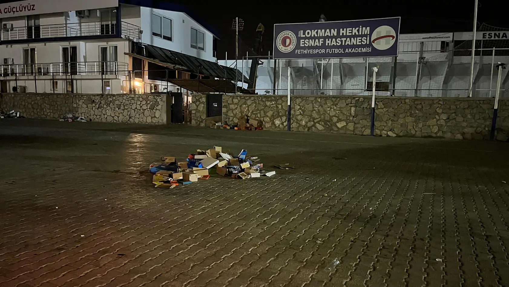 Fethiye Salı Pazarı sonrası çöp birikintisi tepki çekti