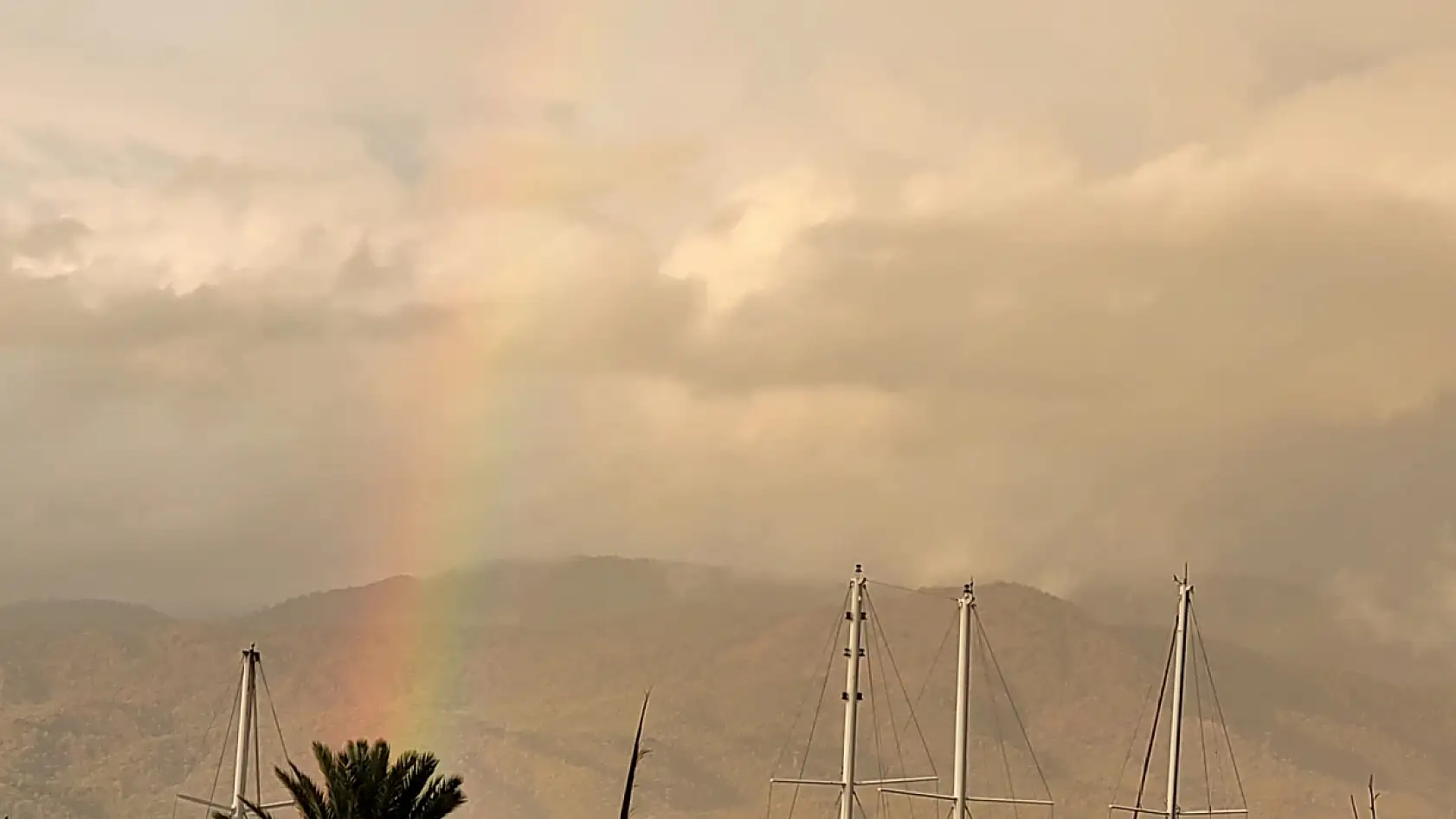 Fethiye'de yağmur sonrası gökkuşağı manzarası