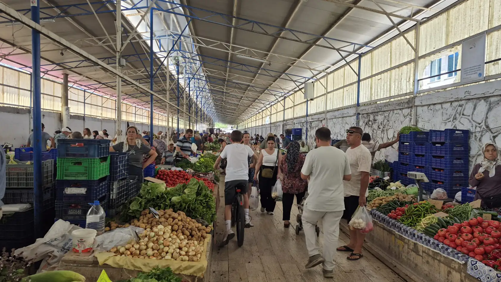 Fethiye Cuma Pazarı'nda üretici esnafından denetim çağrısı: 'Gerçek üreticiler desteklenmeli'