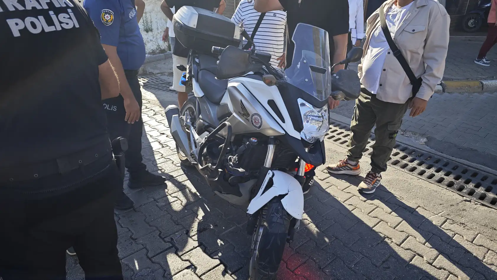 Fethiye'de Otomobil İle Motosikletli Polis Çarpıştı