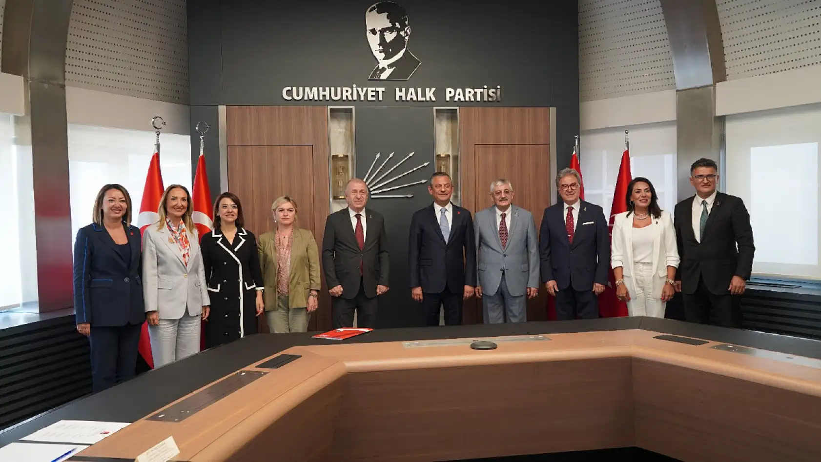 Ümit Özdağ, Özgür Özel'i ziyaret etti