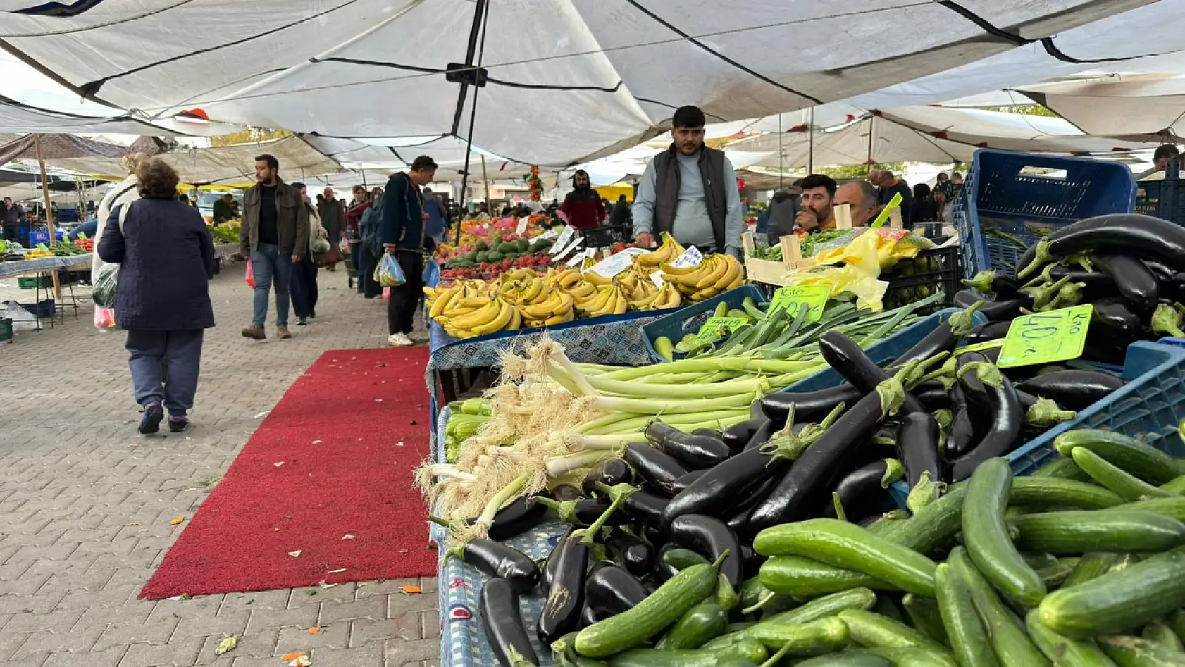 Fethiye Pazar Pazarı'nda akşam hareketliliği