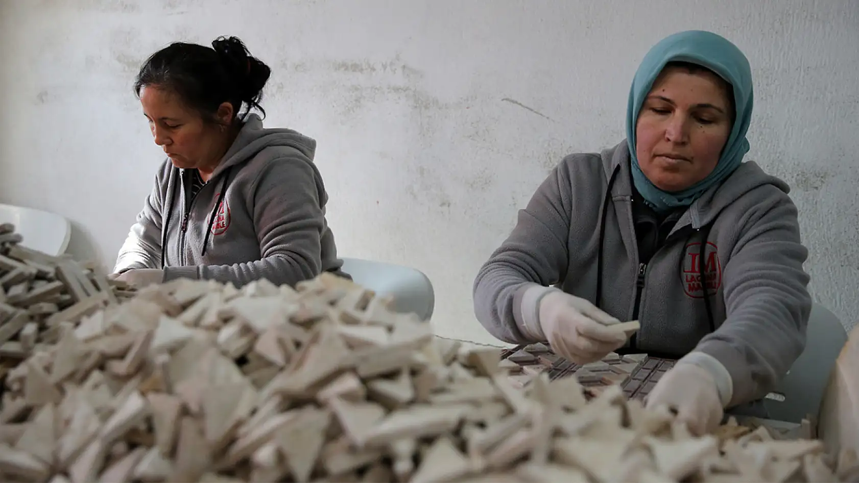 Muğla'da kadınlar ekmeklerini mermerden çıkartıyor